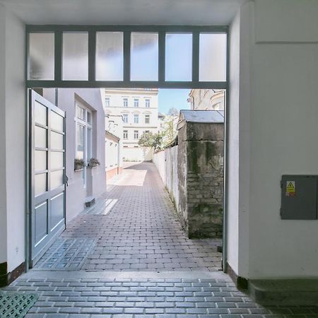 Cozy Apartment In Quiet Courtyard Near Charles Bridge Прага Экстерьер фото